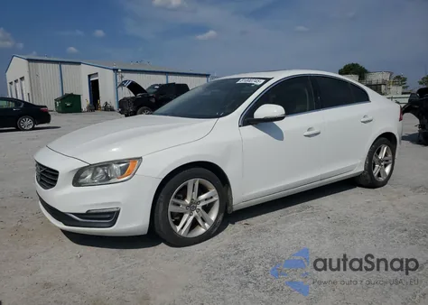 2015 Volvo S60 Premier z USA, uszkodzony, nr VIN YV140MFK8F1350796